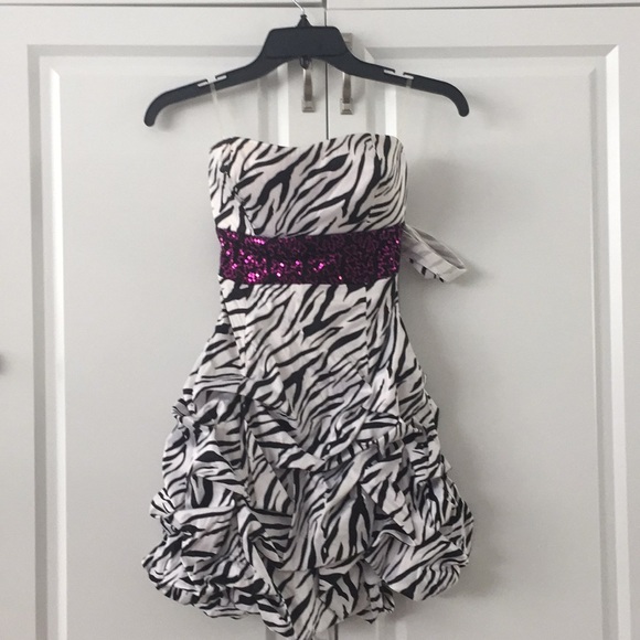 Dress - Picture 1 of 4